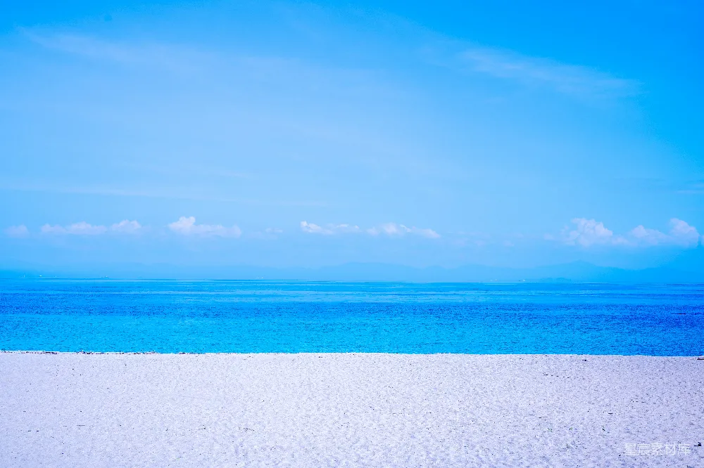 高清摄影 海滩 蓝天 自然风光 宁静 度假 纯净的海滩与湛蓝的天空