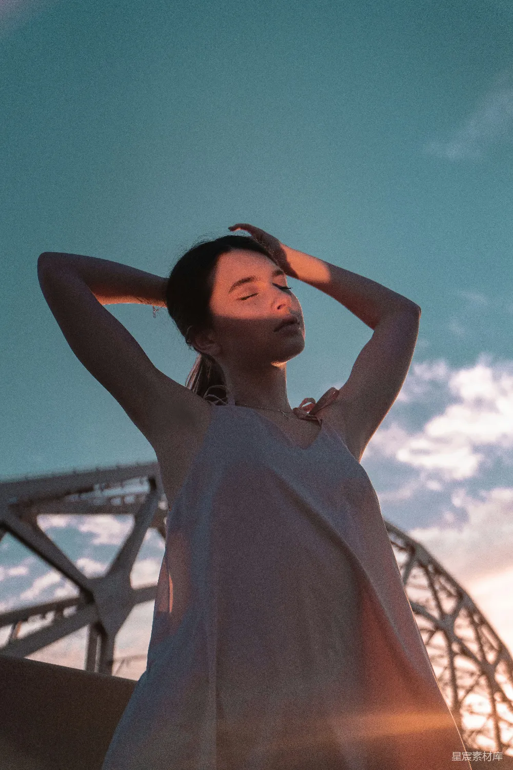 高清摄影 人物 夕阳 自由 自然 城市 夕阳下的自由之舞