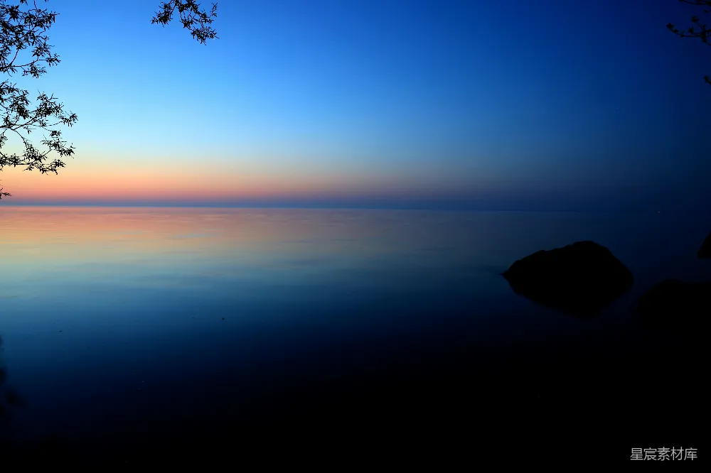 高清摄影 湖景 日落 宁静 自然 摄影 暮色湖畔的宁静