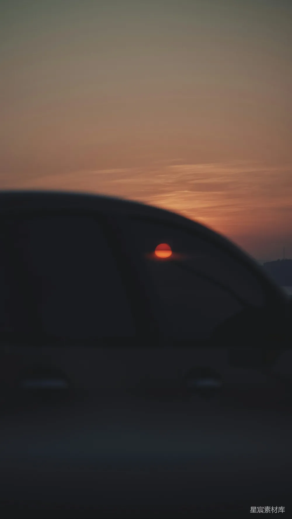 高清摄影 夕阳 车影 宁静 自然 旅行 日落时分的车影