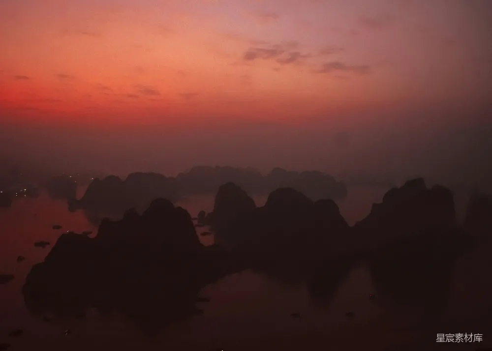 高清摄影 喀斯特山 日落 自然风光 宁静 越南 日落时分的喀斯特山景