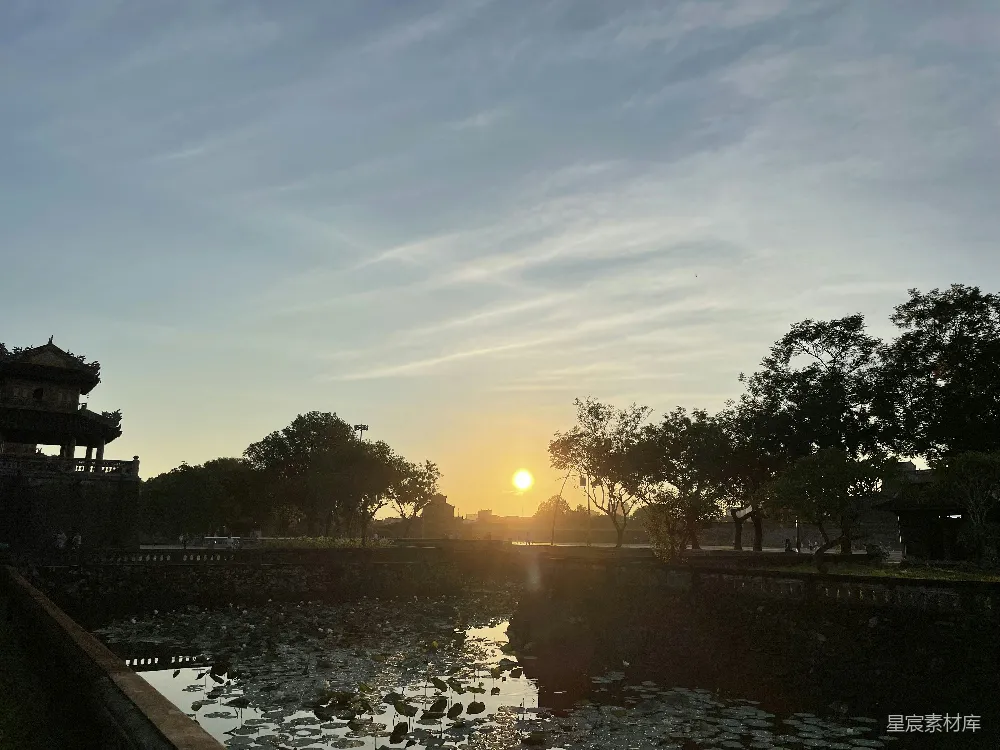 高清摄影 夕阳 古塔 池塘 宁静 自然 夕阳下的古塔与池塘