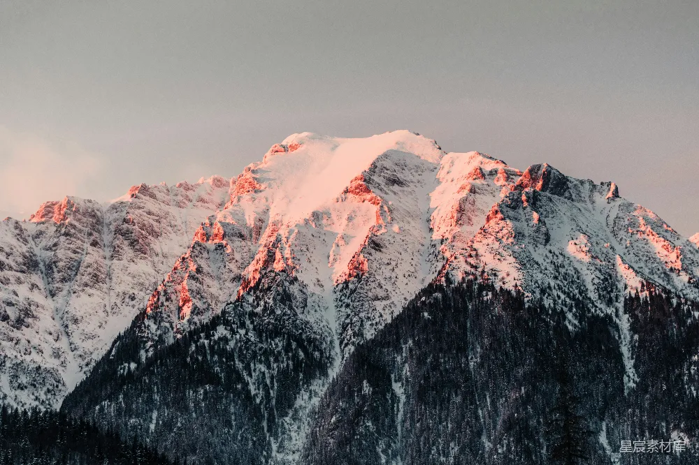 高清摄影 雪山 日落 自然 风景 宁静 雪山日落