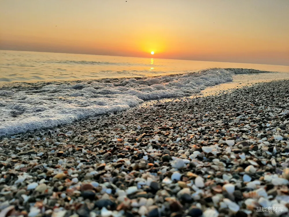 高清摄影 海滩 日落 自然 平静 风景 日落海滩的宁静时光