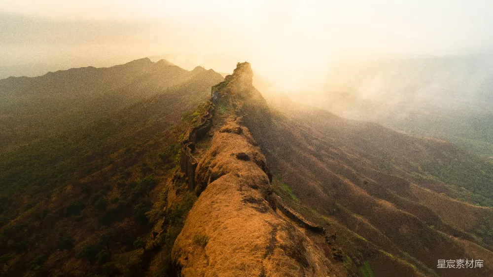 高清摄影 山景 日出 自然风光 户外 宁静 日出时的山脊