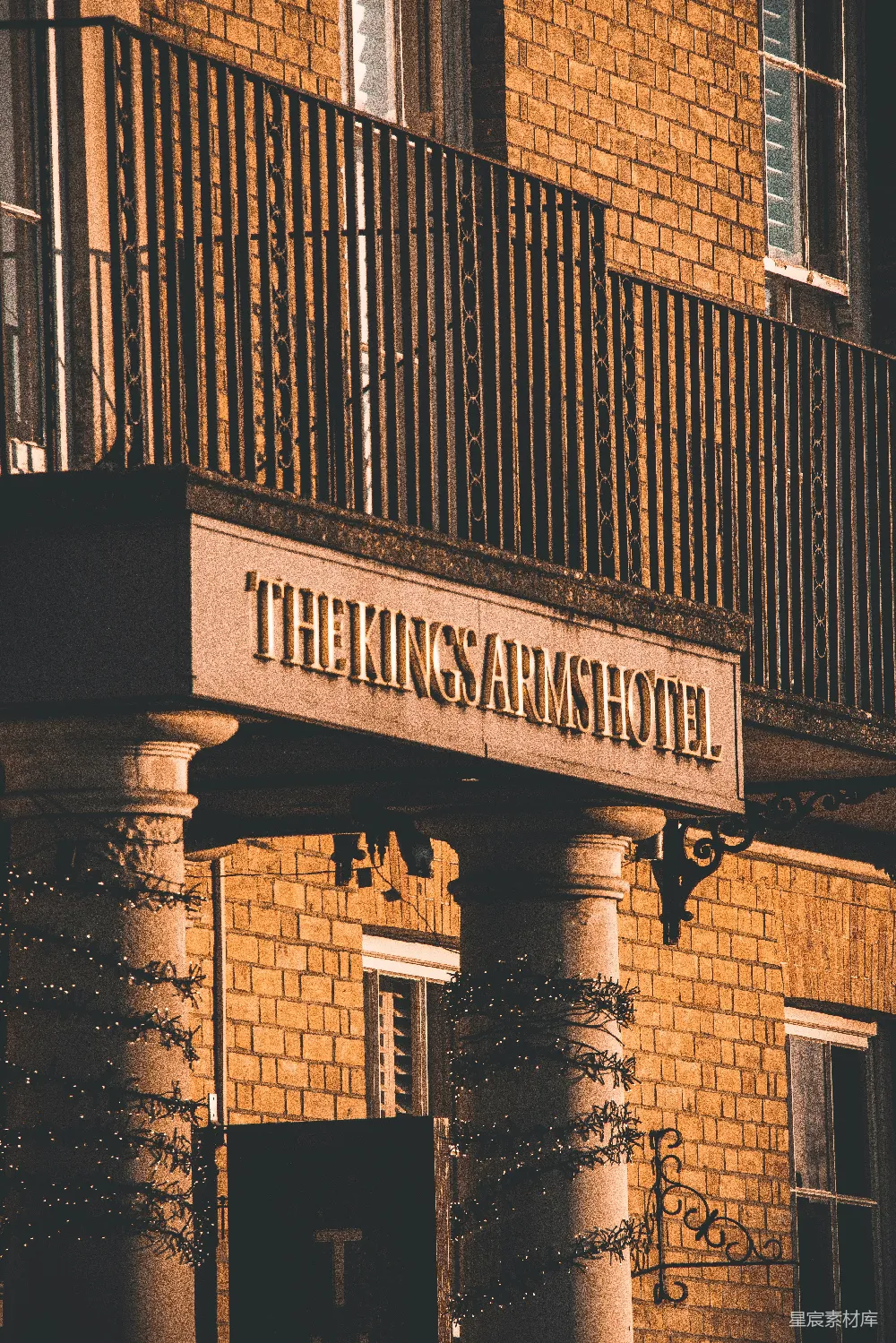 高清摄影 酒店 建筑 阳光 招牌 复古 The Kings Arms Hotel的午后阳光