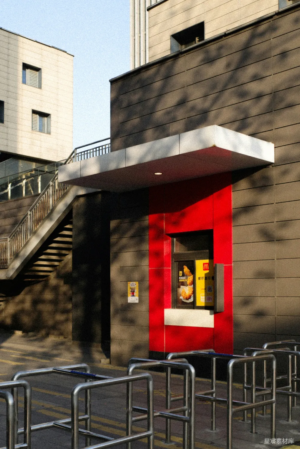 高清摄影 现代建筑 红色入口 城市景观 商业广告 都市生活 现代建筑中的红色入口