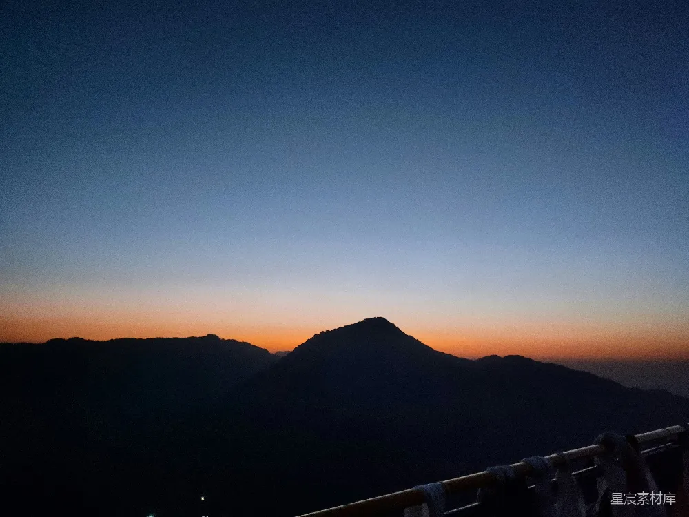 高清摄影 日落 山景 自然风光 宁静 风景 日落时分的山景
