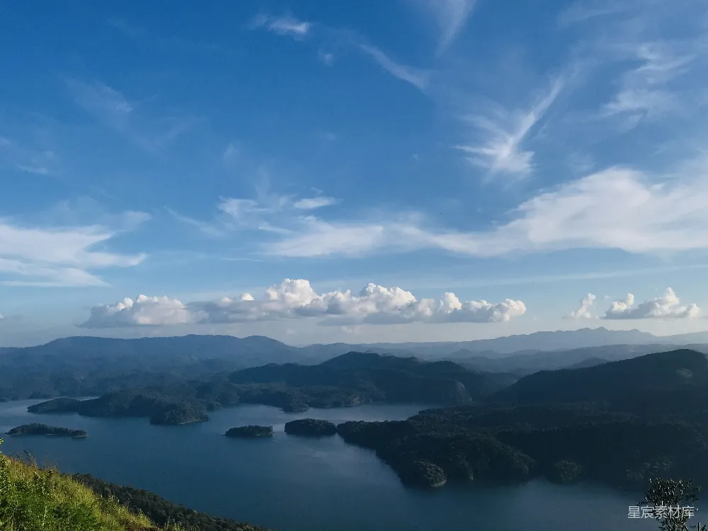 高清摄影 自然风光 湖泊 山脉 蓝天白云 宁静 湖光山色的宁静美景