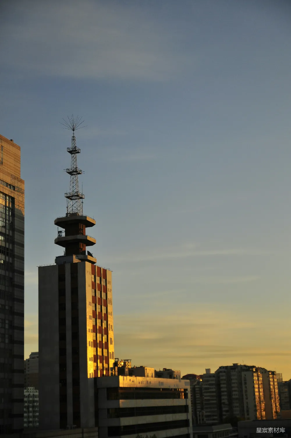 高清摄影 城市 天线 夕阳 建筑 都市 夕阳下的城市天线