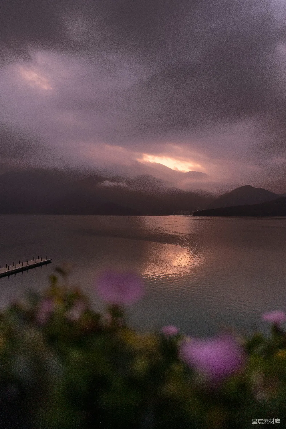 高清摄影 晨曦 湖景 宁静 自然 晨光 晨曦中的宁静湖景