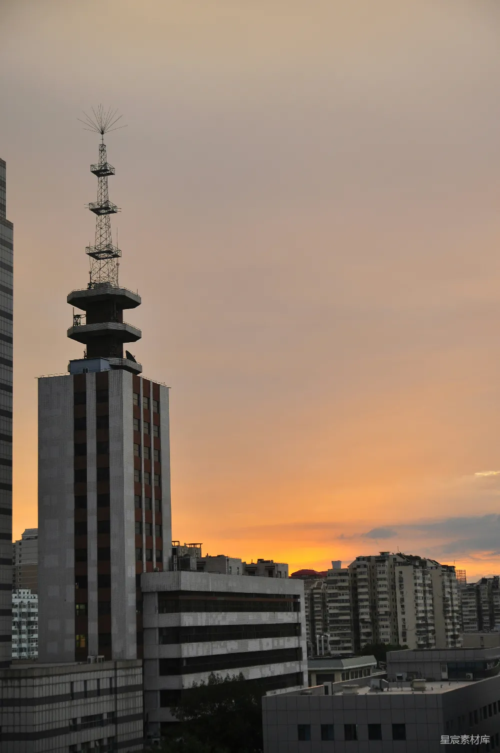 高清摄影 城市 建筑 夕阳 天际线 城市风光 夕阳下的城市天际线