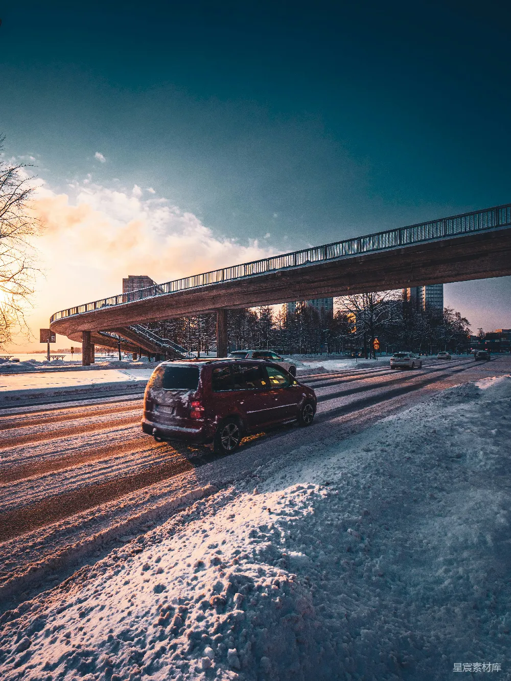 高清摄影 城市 桥梁 雪景 夕阳 冬季 冬日夕阳下的城市桥梁