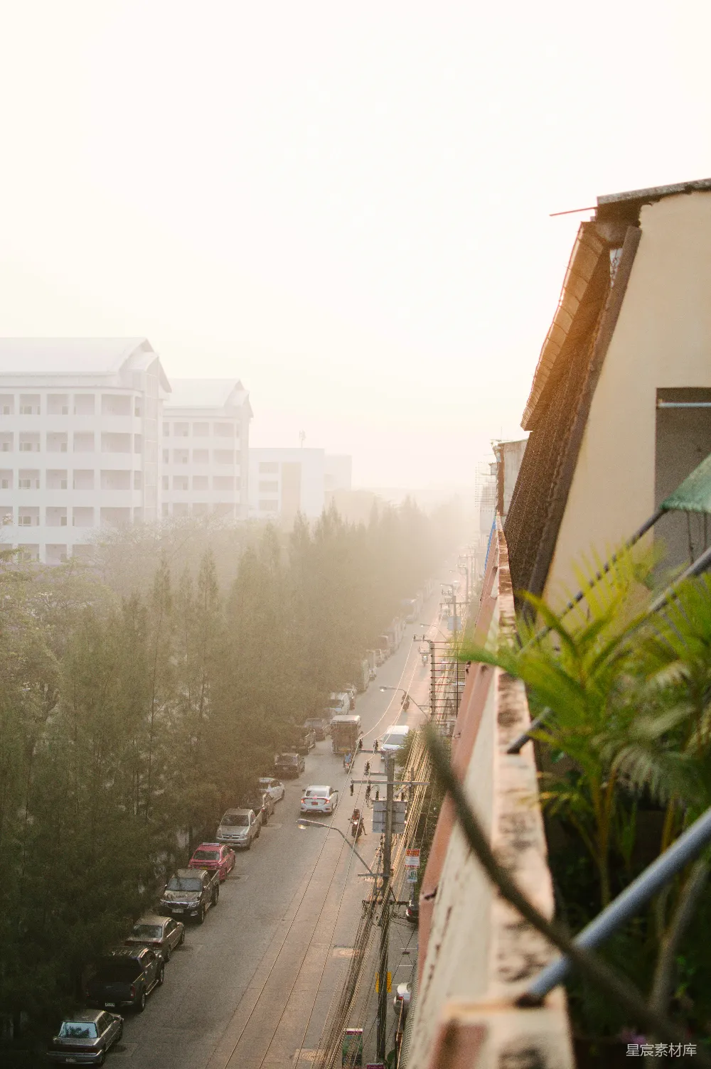 高清摄影 城市 晨曦 街道 建筑 自然 晨光中的城市街景