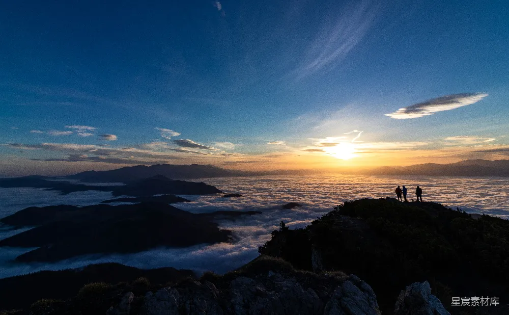 高清摄影 自然风光 日出 山峰 户外 宁静 山巅日出