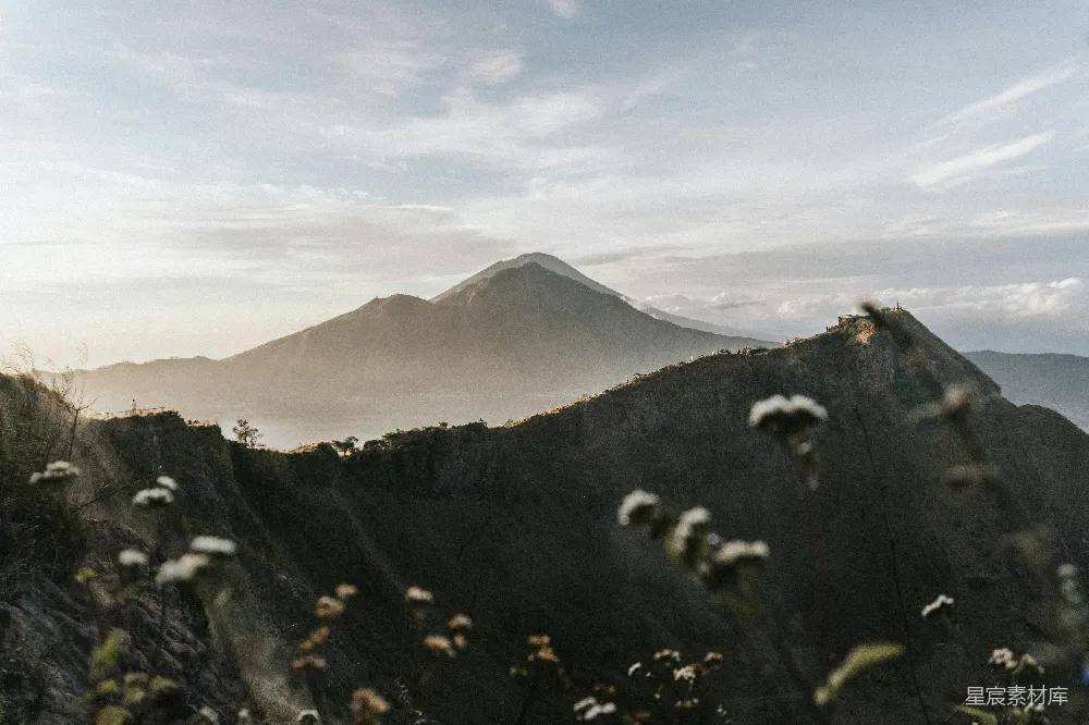 高清摄影 自然风光 火山 宁静 户外 旅行 火山之巅的宁静