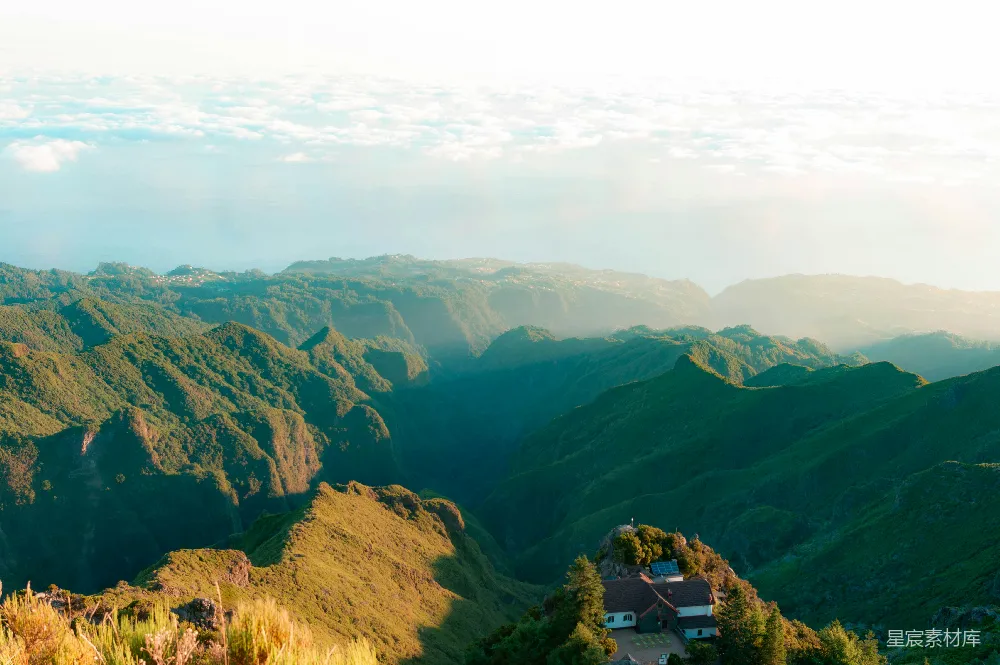 高清摄影 自然风光 清晨 山景 户外 田园 山间小屋的晨光