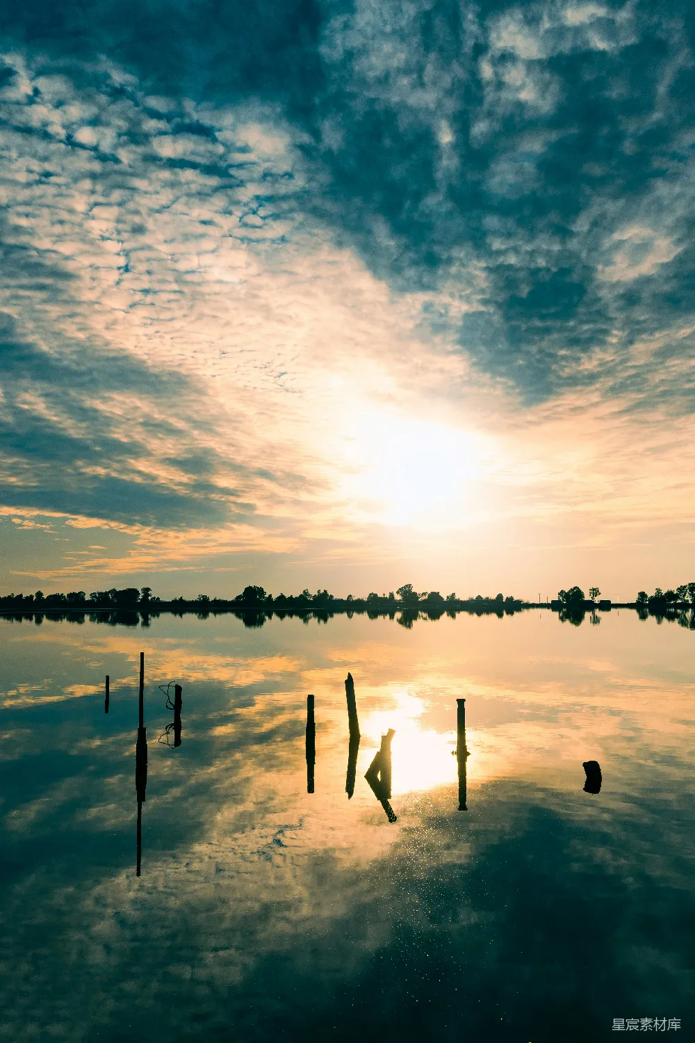 高清摄影 日落 宁静 湖景 自然 日落时分的宁静湖景