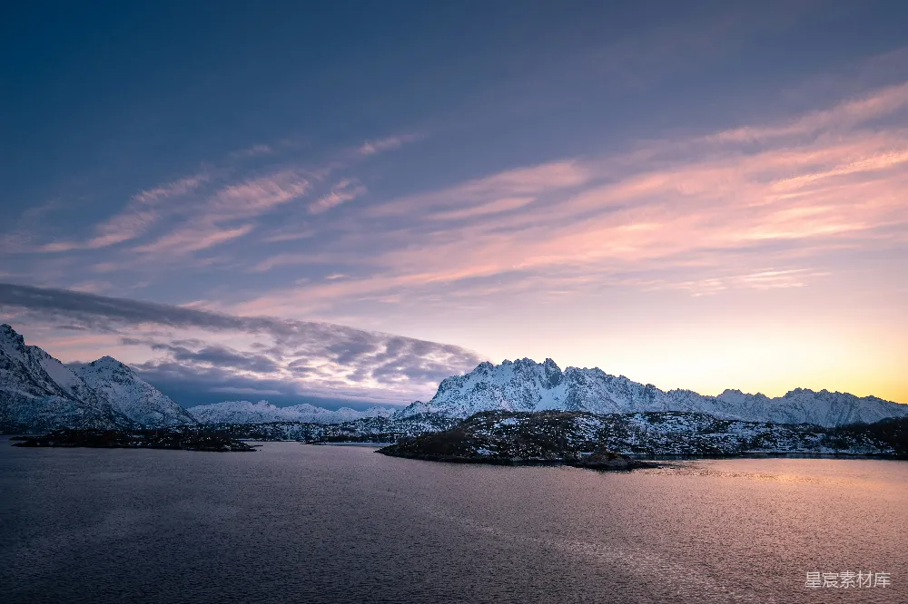 高清摄影 自然风光 日落 雪山 湖泊 宁静 日落时分的雪山湖景