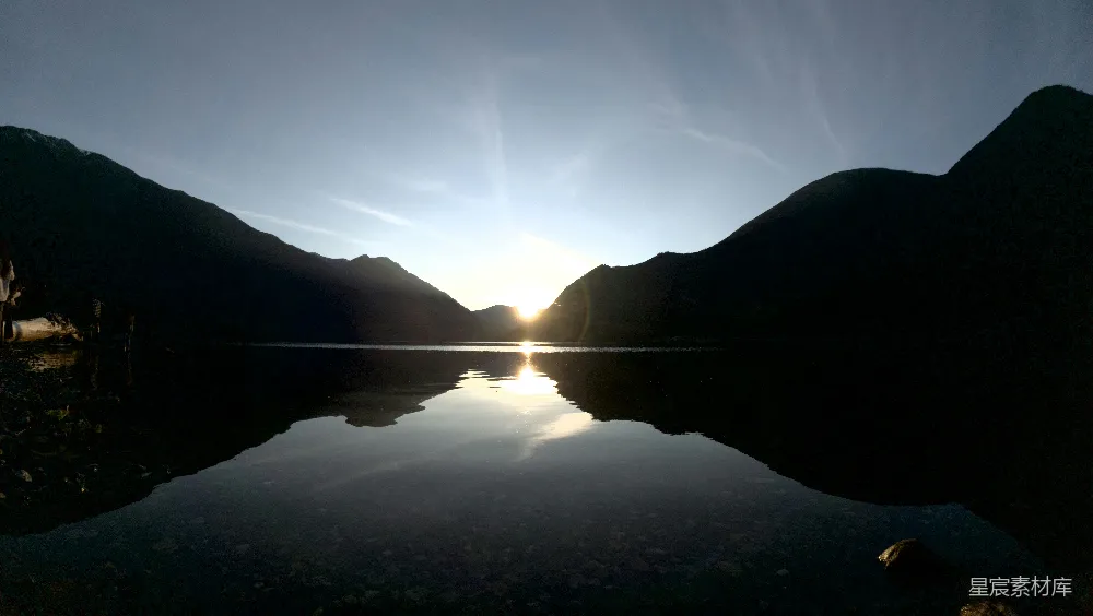 高清摄影 自然风光 日落 湖景 宁静 户外 日落湖畔的宁静时光