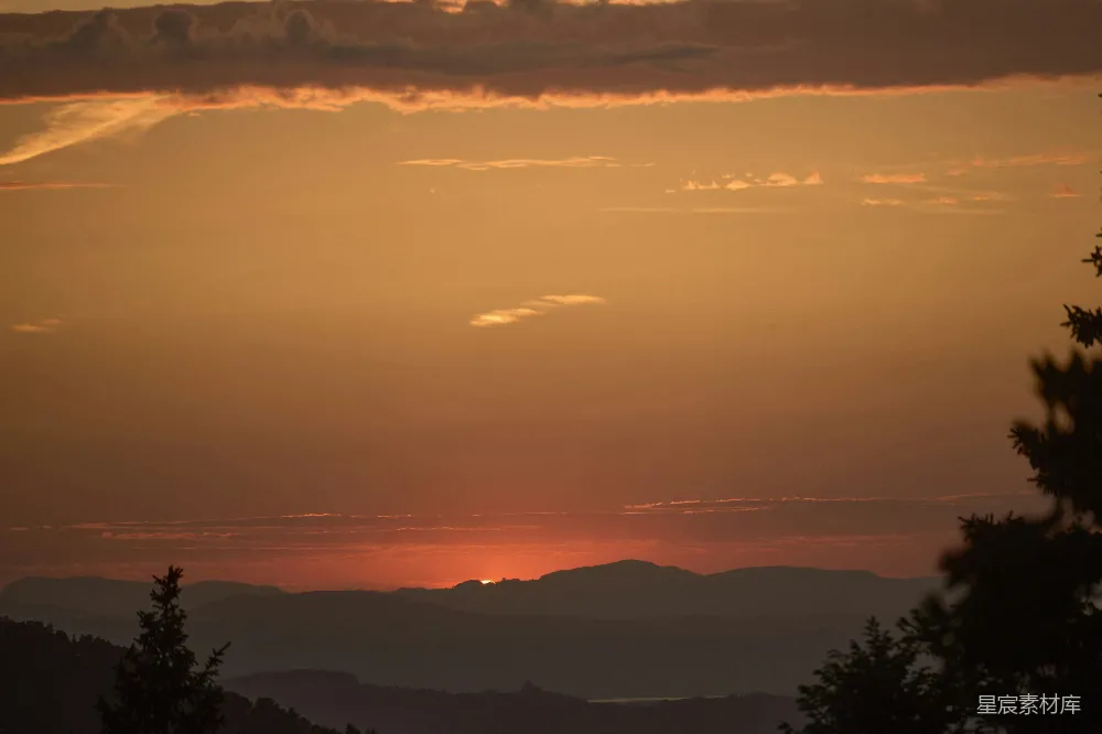 高清摄影 日落 山景 宁静 自然 户外 日落山景