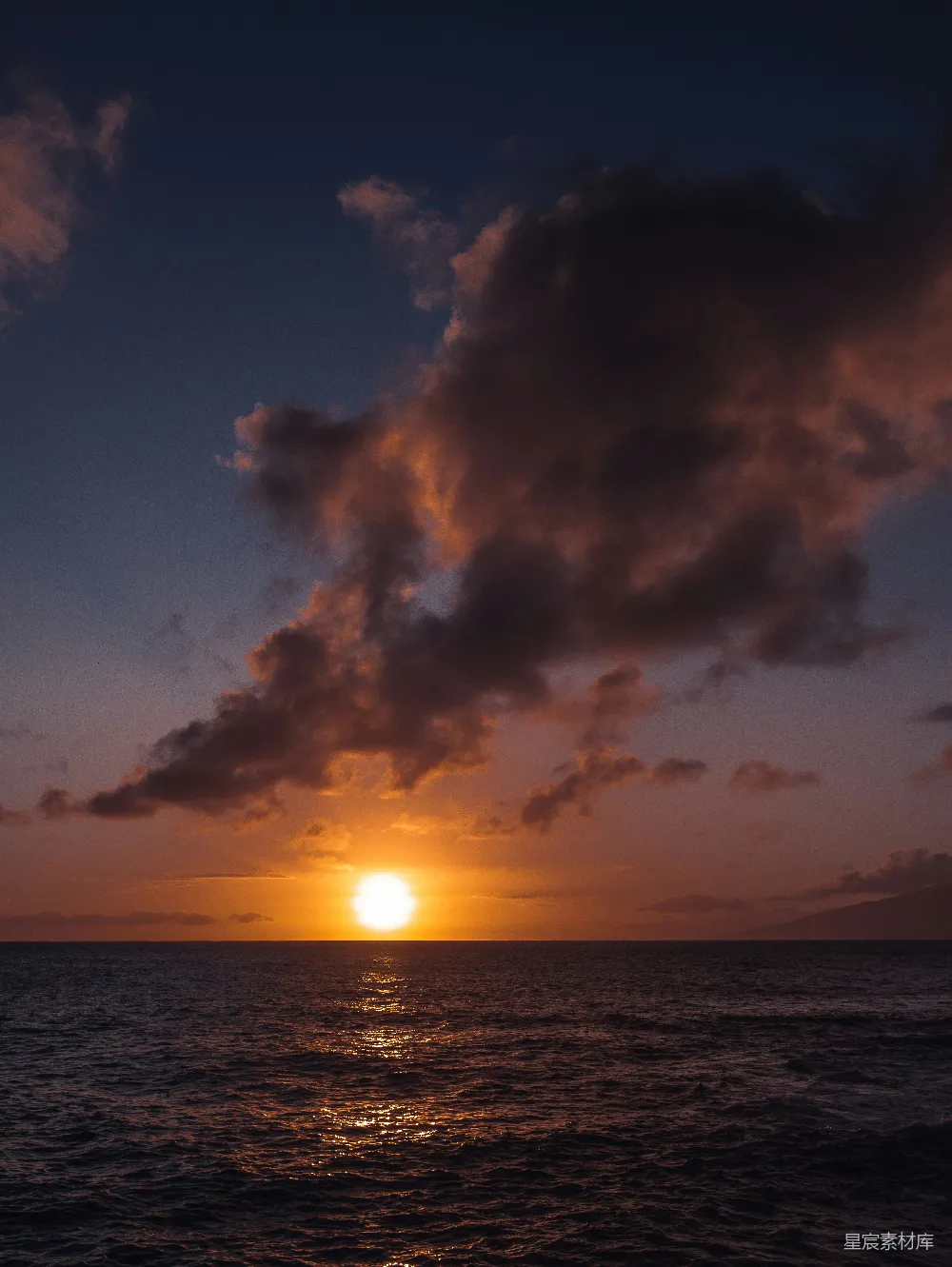 高清摄影 日落 海景 宁静 自然风光 暮色 日落海面的宁静与壮丽