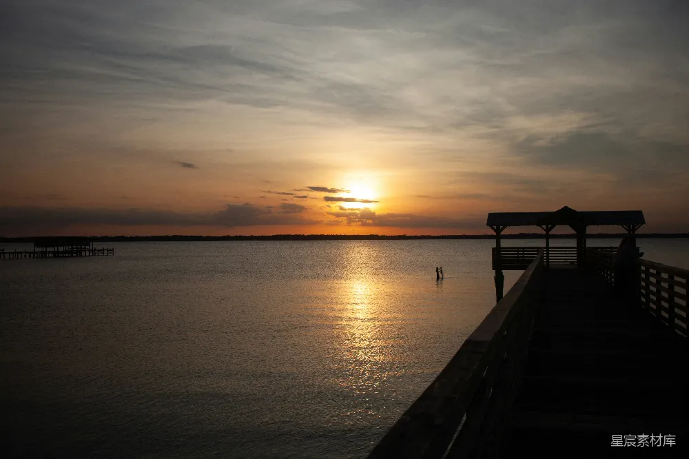 高清摄影 夕阳 码头 宁静 自然 景观 黄昏码头上的宁静时光
