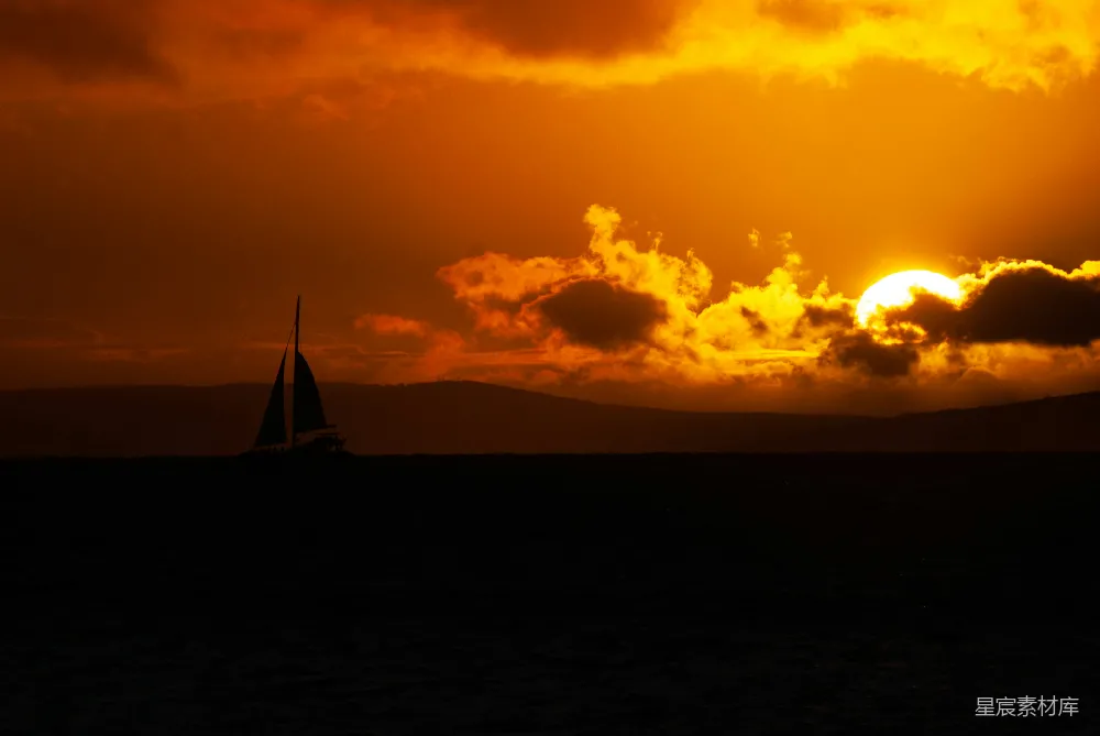 高清摄影 夕阳 帆船 剪影 自然美景 宁静 夕阳下的帆船剪影