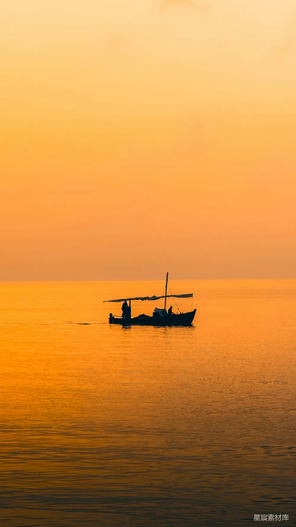 高清摄影 日落 宁静 自然 孤独 旅行 黄昏海上的独木舟