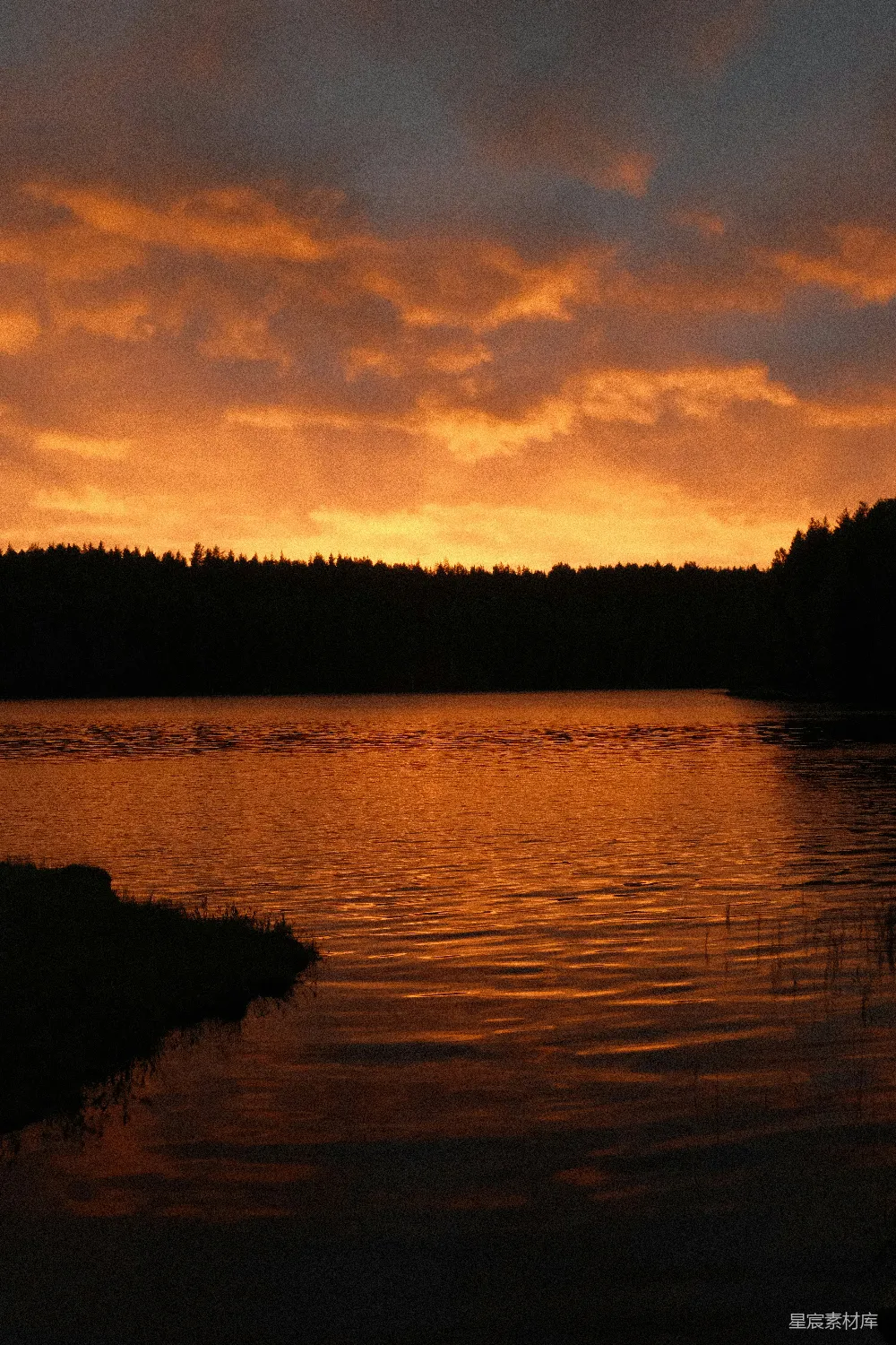 高清摄影 自然风光 日落 湖泊 宁静 自然 夕阳下的宁静湖景
