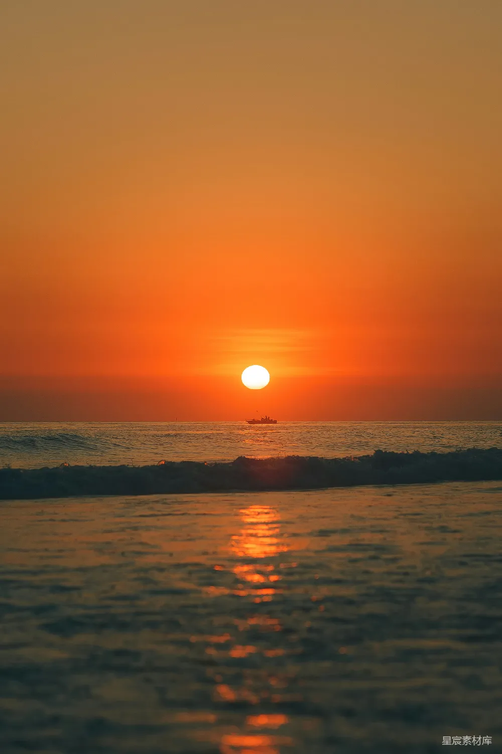 高清摄影 日落 海洋 宁静 自然风光 海滩 夕阳下的海平线