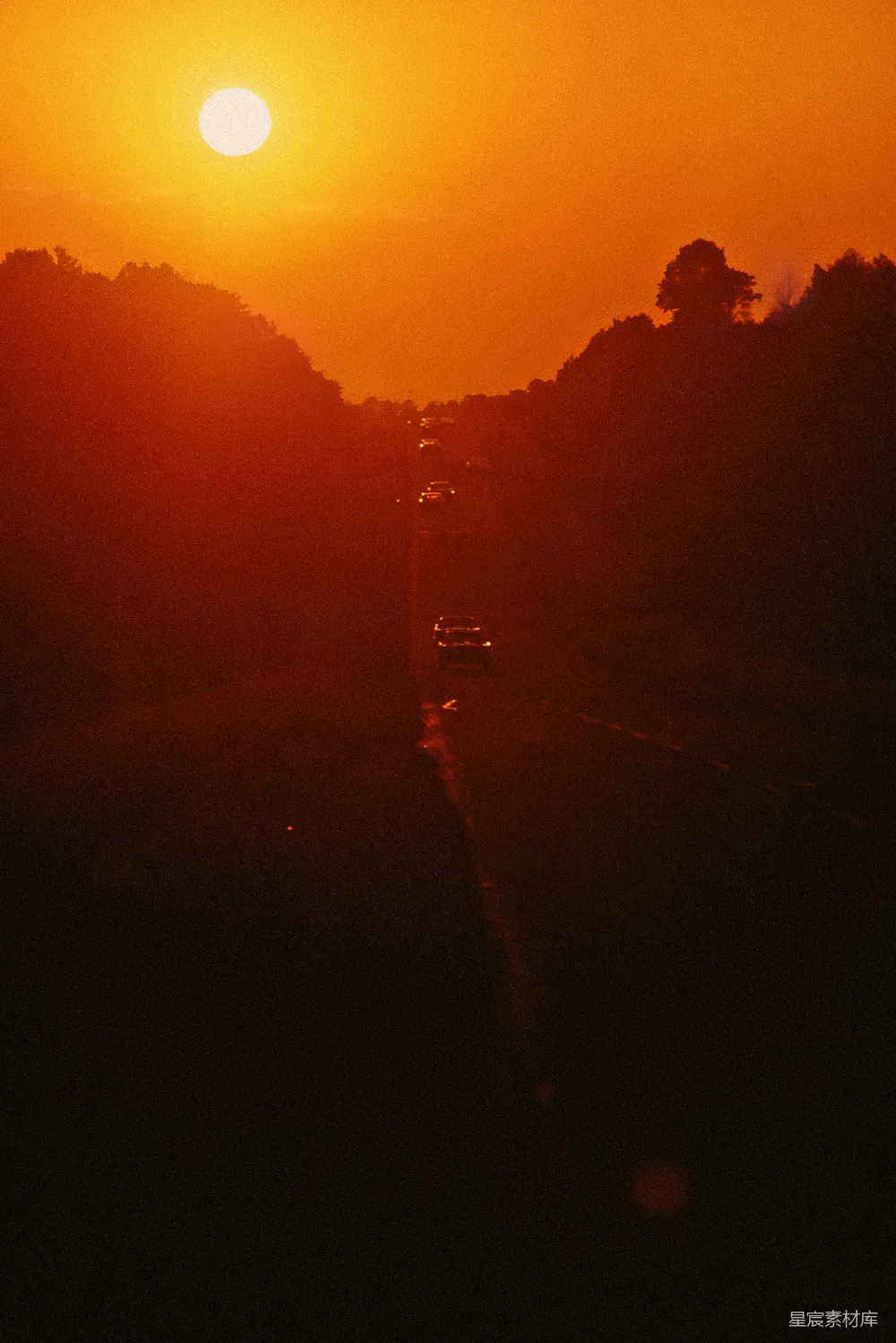 高清摄影 夕阳 公路 自然风光 宁静 旅行 夕阳下的公路
