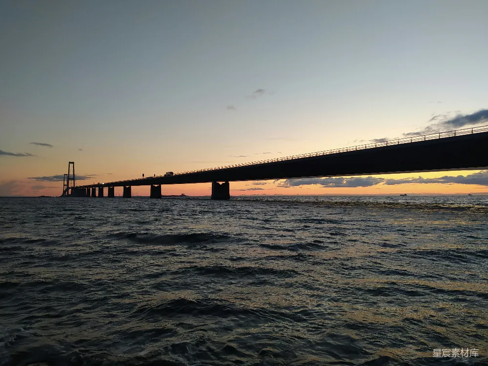 高清摄影 日落 跨海大桥 自然风光 宁静 旅行 日落时分的跨海大桥