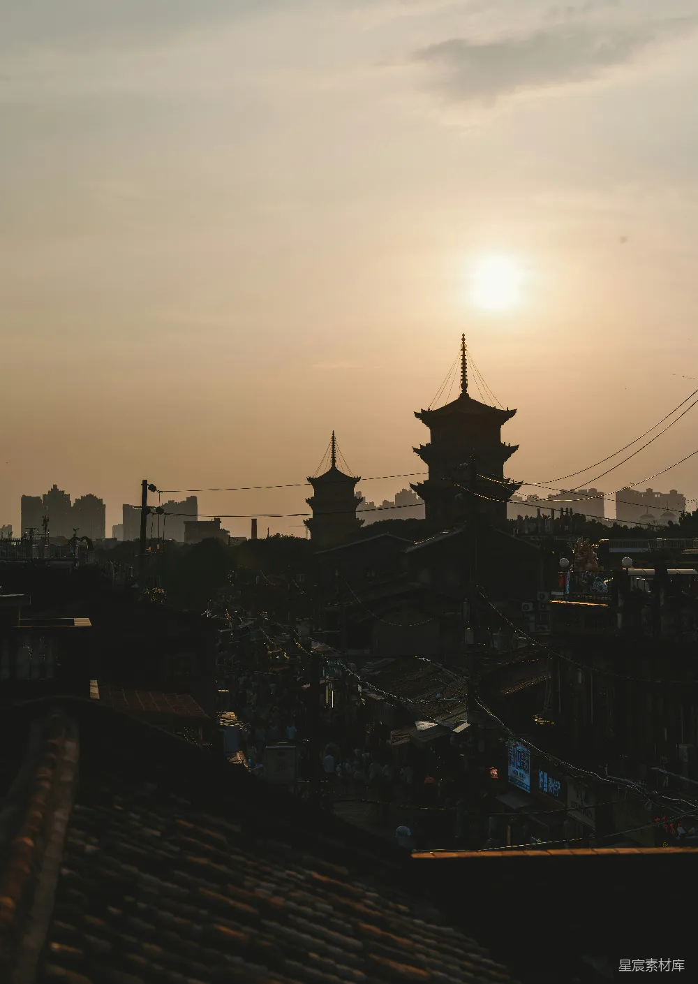 高清摄影 夕阳 古塔 剪影 城市 怀旧 夕阳下的古塔剪影