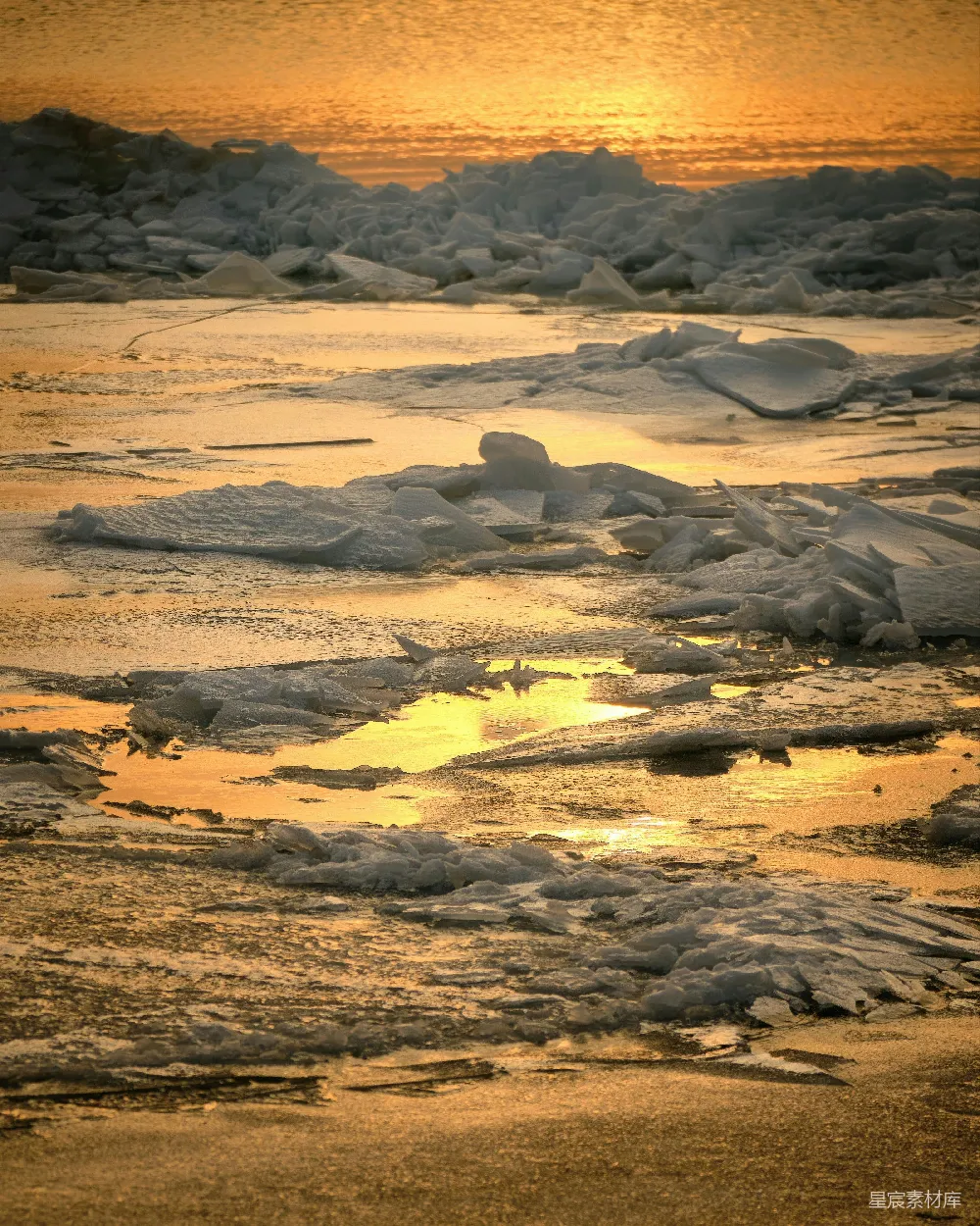 高清摄影 夕阳 冰块 自然景观 宁静 冬季 夕阳下的冰块