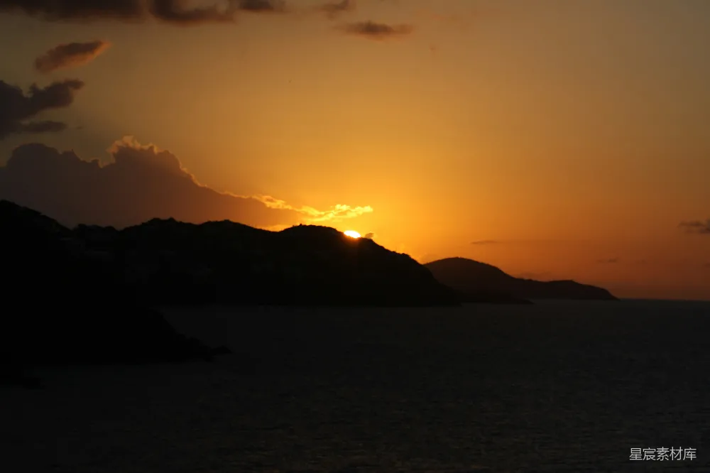 高清摄影 日落 海岸 剪影 自然美景 宁静 日落时分的海岸剪影