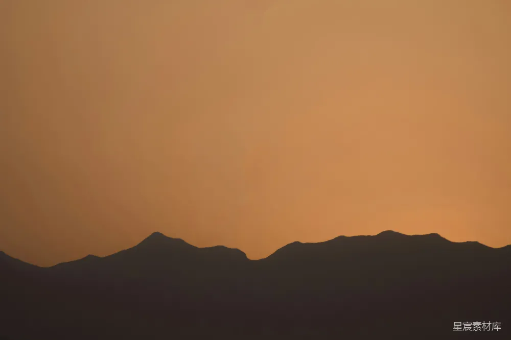 高清摄影 夕阳 山脊 剪影 宁静 自然 夕阳下的山脊轮廓