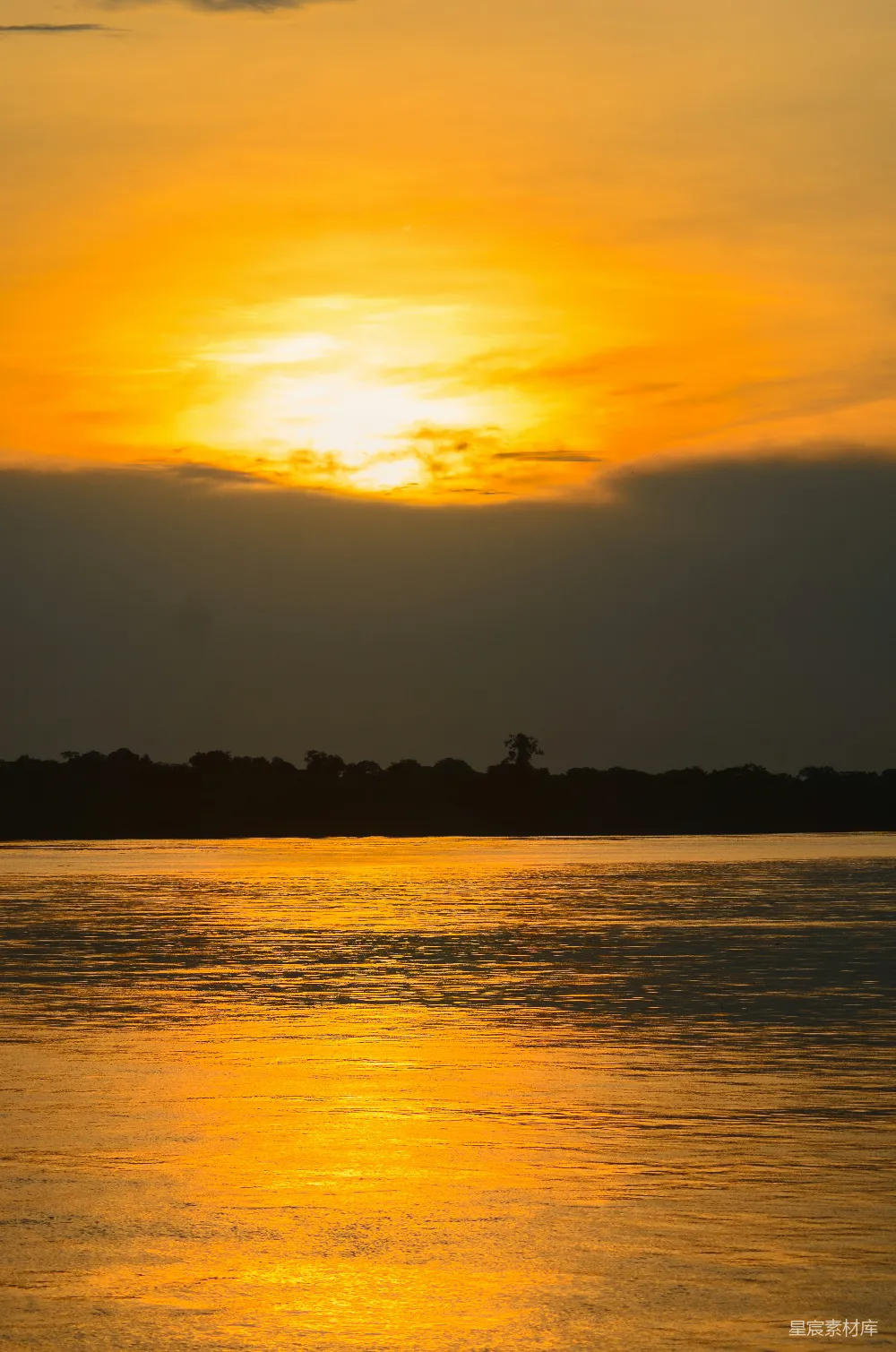 高清摄影 夕阳 河流 宁静 自然风光 日落 夕阳下的宁静河流
