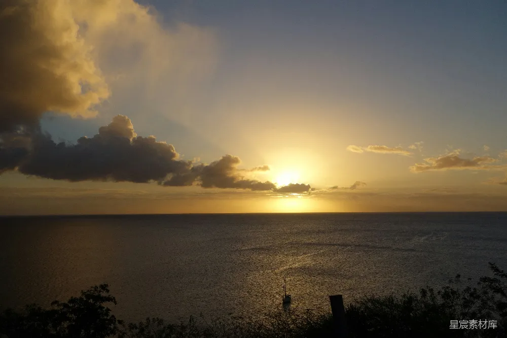 高清摄影 日落 海景 自然风光 宁静 浪漫 海平面上的金色日落
