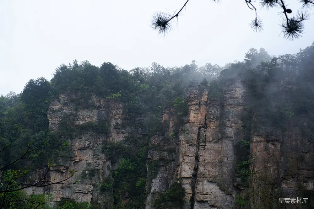 高清摄影 山崖 雾气 自然风光 户外探险 摄影 雾蒙蒙的山崖
