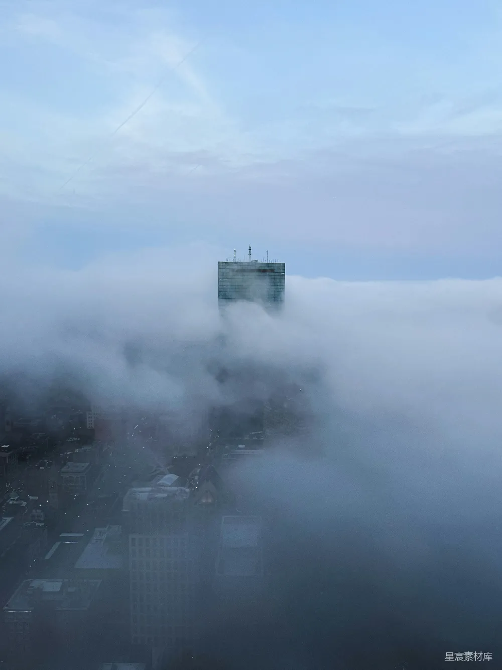 高清摄影 城市 云雾 高楼 天空 自然 云雾缭绕的城市天际线