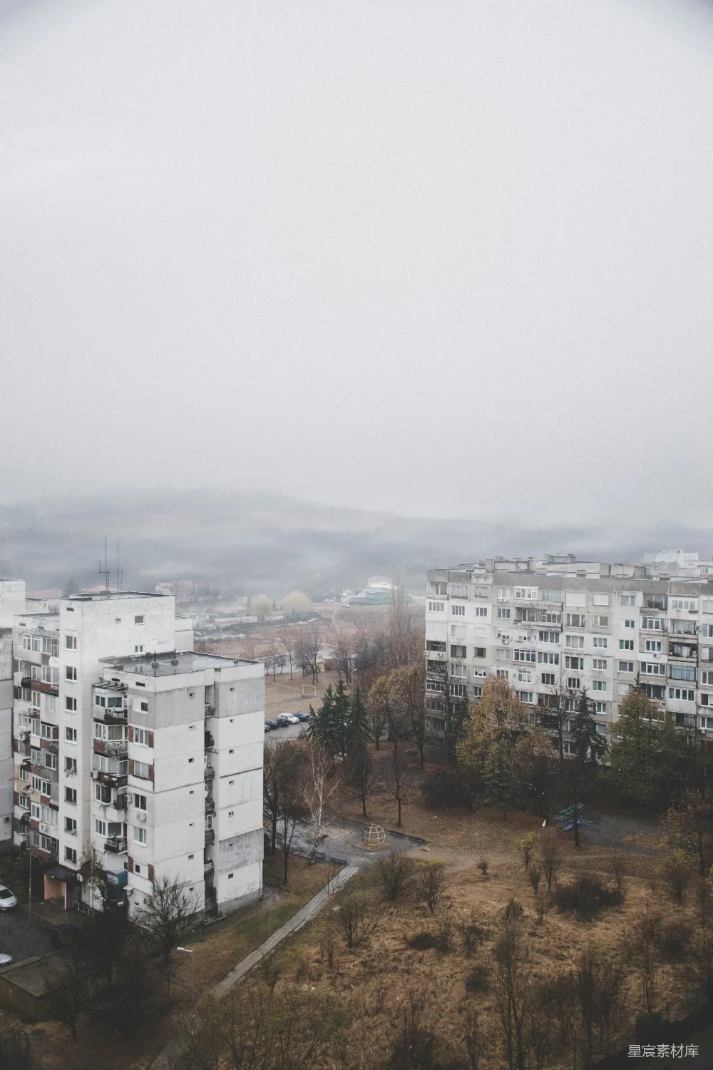 高清摄影 城市 雾 建筑 自然 宁静 雾中的城市景观