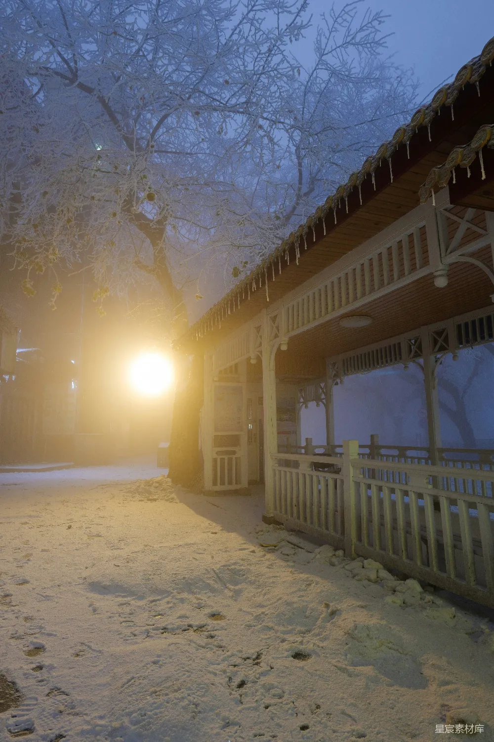 高清摄影 冬夜 雪景 古建筑 风景 静谧 冬夜雪景中的古建筑