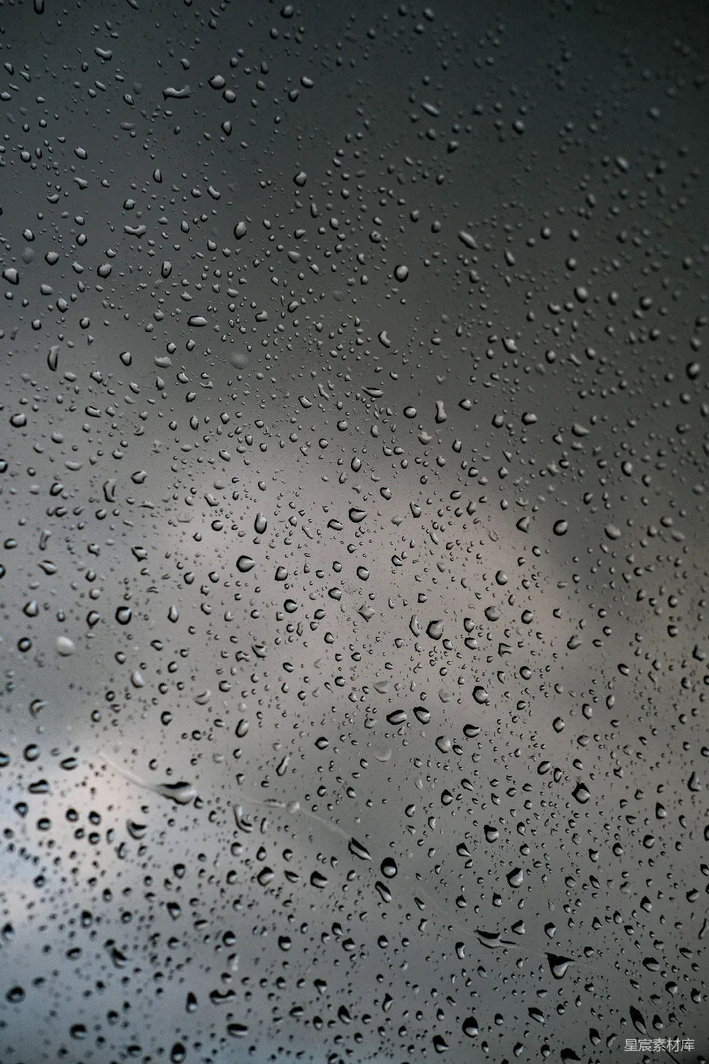 高清摄影 雨滴 玻璃 自然 静谧 场景 雨滴下的玻璃