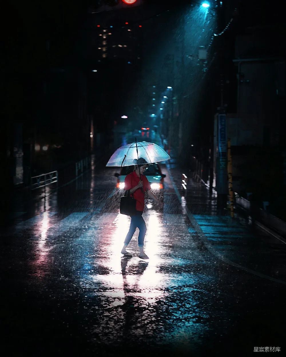 高清摄影 雨夜 孤独 行人 夜晚 城市 雨夜中的孤独漫步