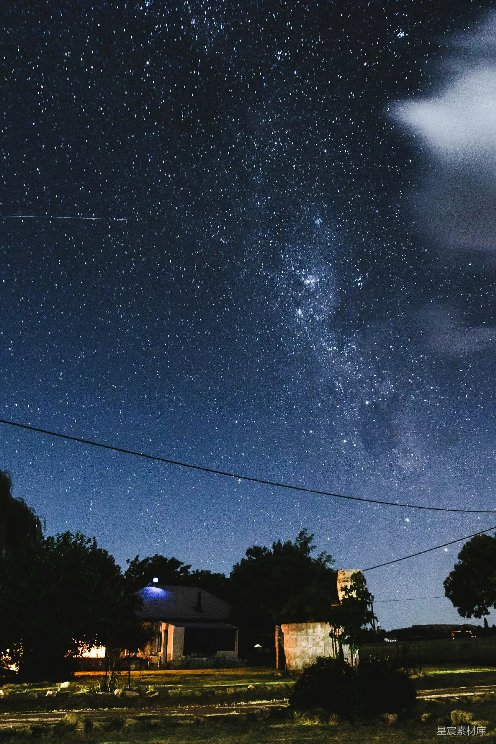 高清摄影 星空 乡村 宁静 夜景 自然 乡村星空下的静谧夜晚