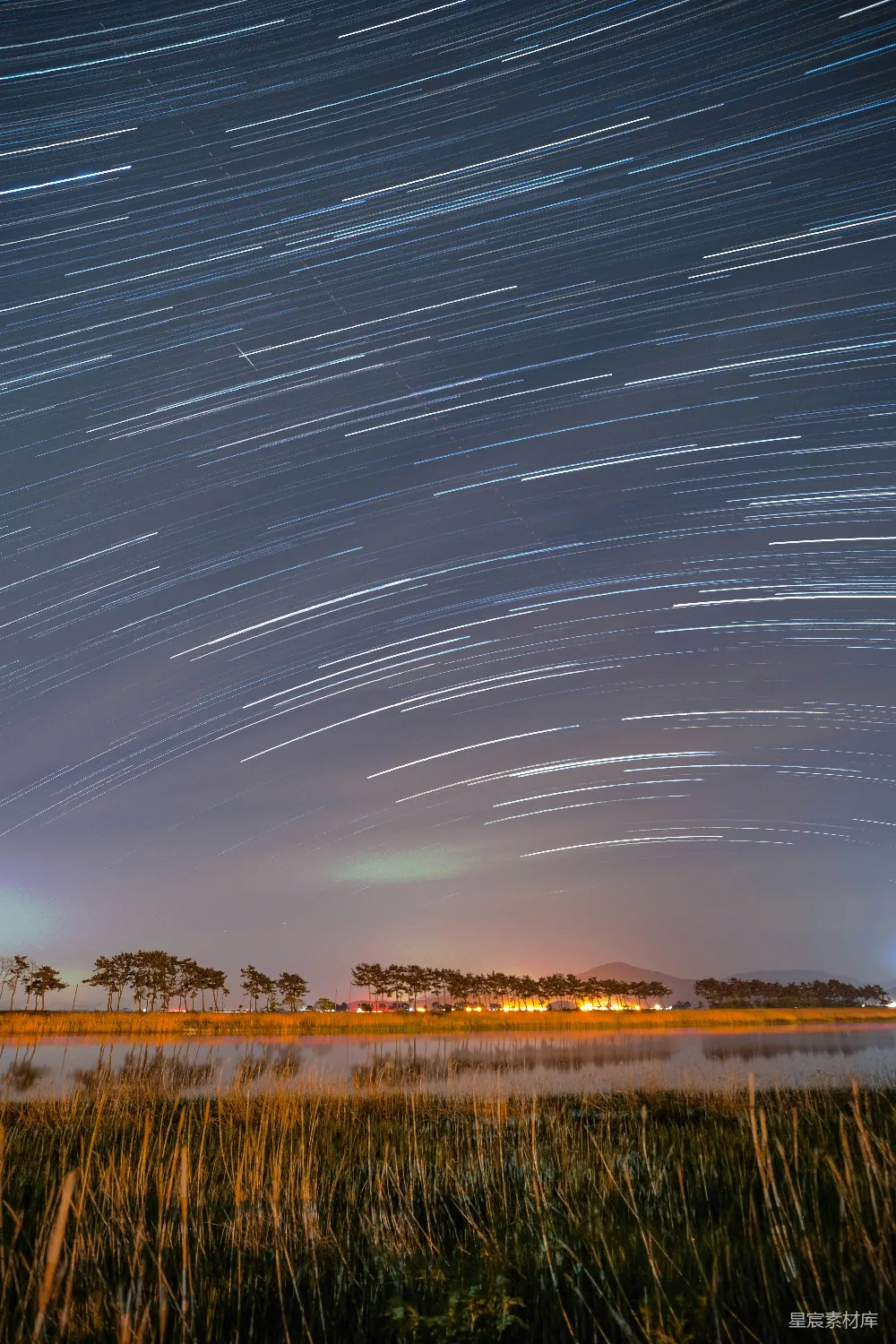 高清摄影 夜空 星轨 湖畔 宁静 自然 星轨下的静谧湖畔