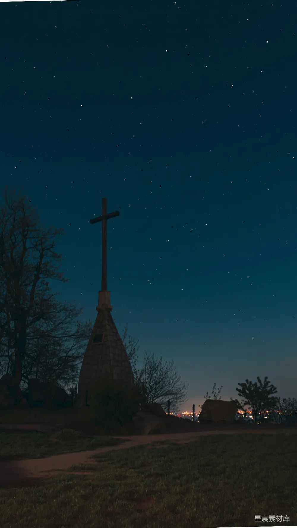 高清摄影 夜景 宗教 宁静 星空 纪念 夜空下的十字架