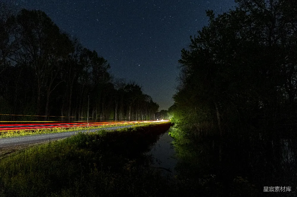 高清摄影 夜景 乡村 河流 星空 长曝光 夜幕下的乡村道路