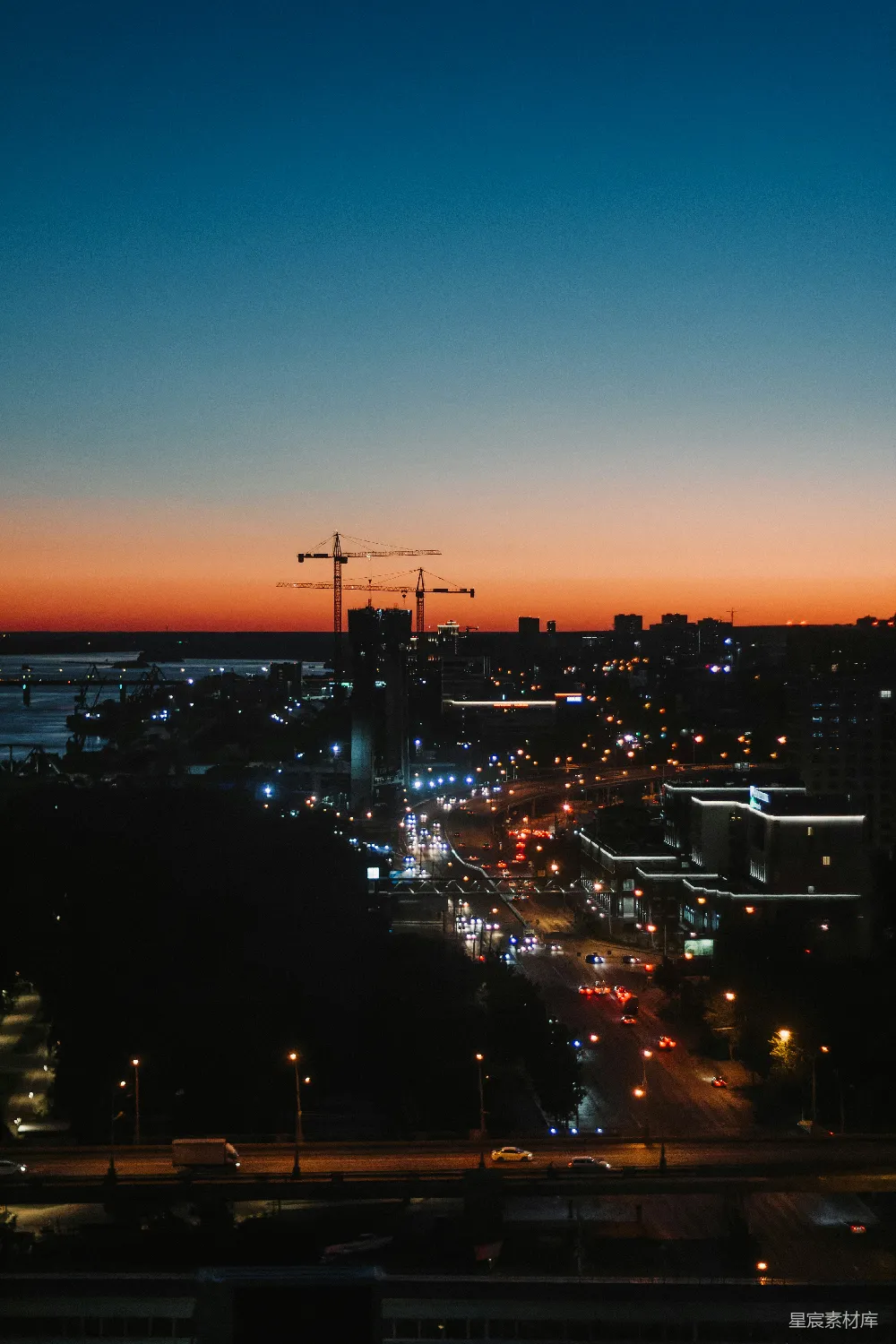 高清摄影 城市 黄昏 建筑 灯光 自然 城市黄昏的剪影